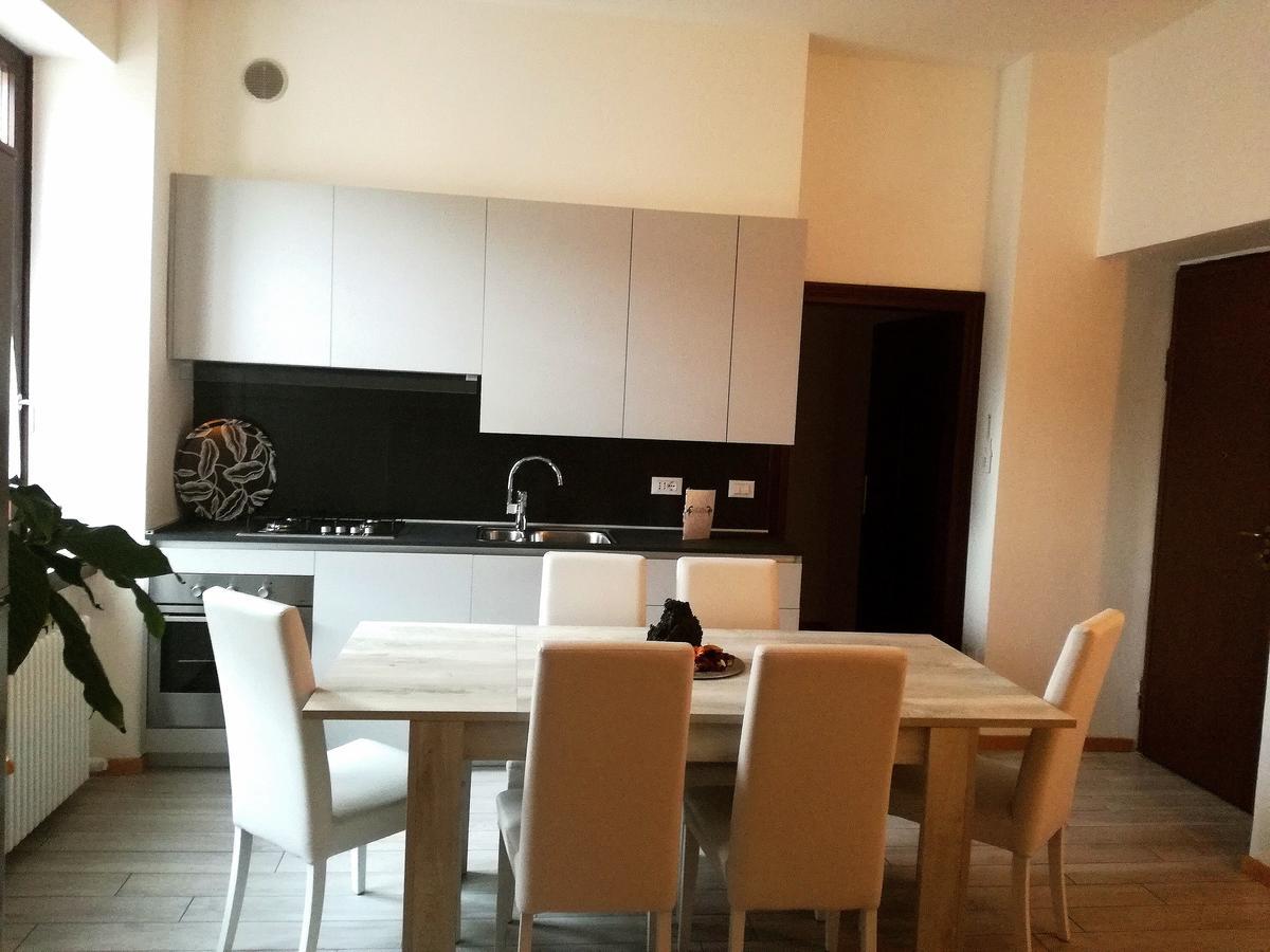 Dante Rooms And Apartment Trento Esterno foto